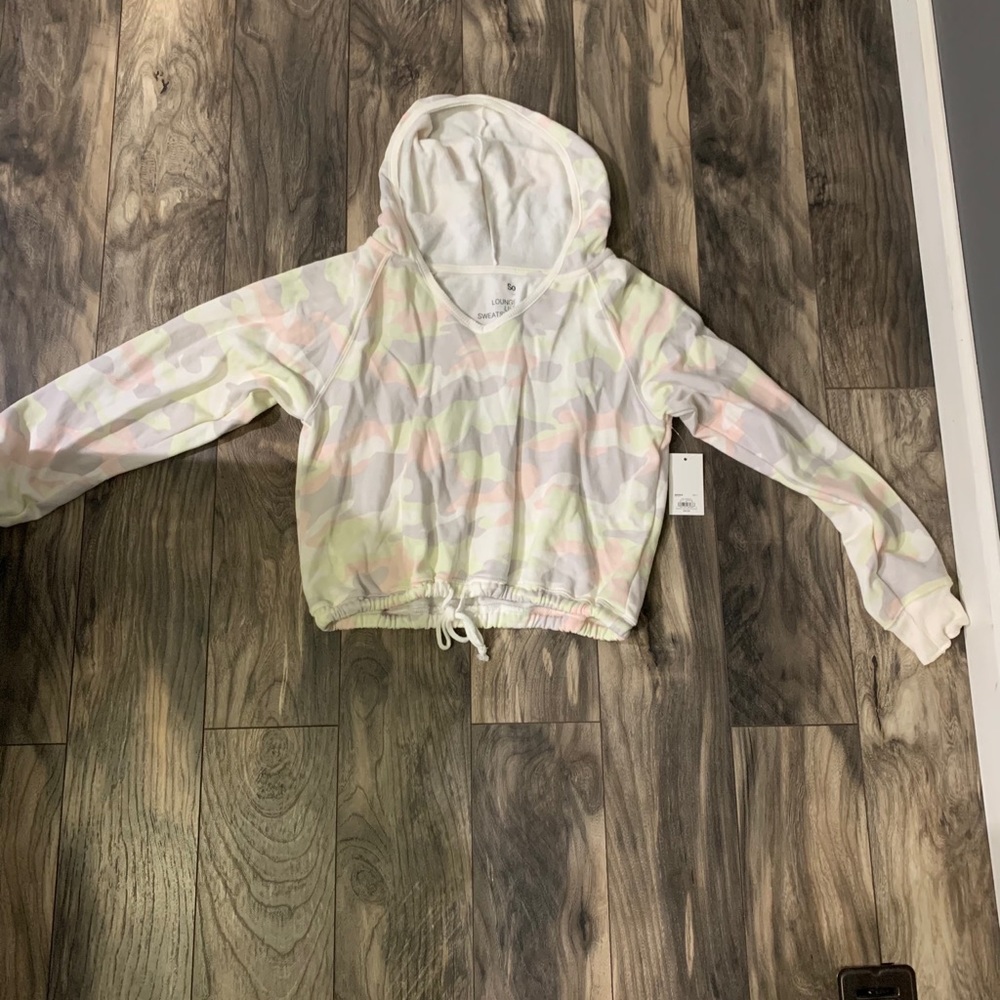 Light weight cropped sweatershirt